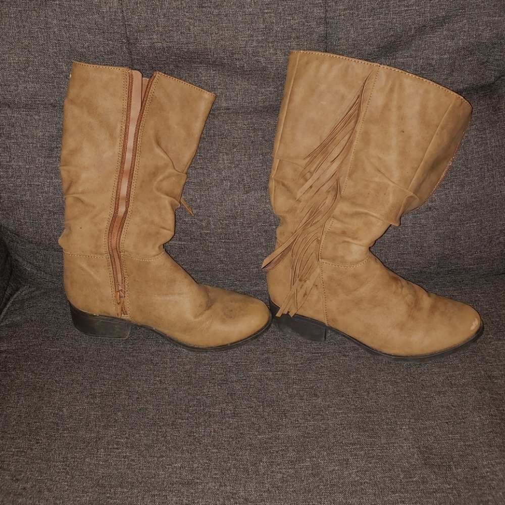 Girls size 2 boots
